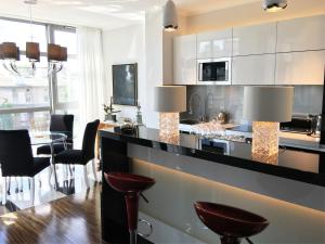 MONDRIAN Luxury Suites & Apartments Old Town的厨房或小厨房