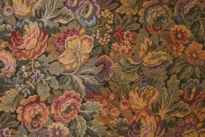 罗孚尔Das Bräu ORIGINAL的一种彩色花卉图案的地毯的闭合