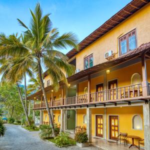 康提塞伦蒂普斯顿酒店和简易别墅的棕榈树度假村的外部景色