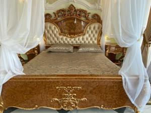Barocco LV客房内的一张或多张床位