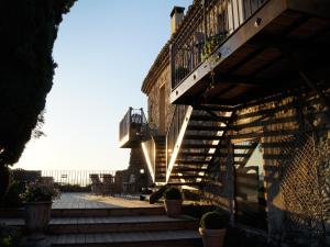 阿维尼翁新城奥尔西尼旅馆的通往大楼的楼梯