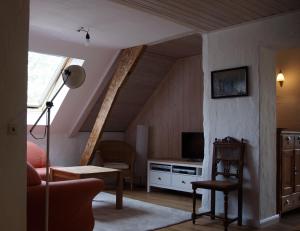 Dohm-LammersdorfDolcefarniente的带沙发和电视的客厅