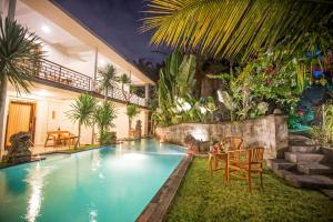 Asri Sari Ubud Resort & Villa by Samhita Bali内部或周边的泳池