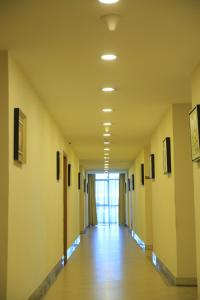 亚的斯亚贝巴Inter Luxury Hotel的办公室大楼的空走廊