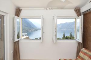 科托尔阿拉霍沃克J＆P公寓的客房设有2扇湖景窗户。