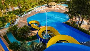 布拉干萨-保利斯塔维拉圣奥古斯丁酒店的享有度假村游泳池的顶部景致