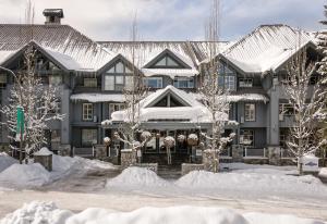 冬天的Glacier Lodge