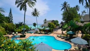 Phi Phi Holiday Resort内部或周边的泳池