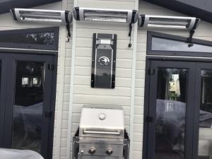 Tattershall VIP Lodge- Lakeside setting with hot tub and private fishing peg situated on Osprey lake tattershall park