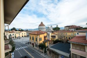 比萨罗马酒店的享有城市美景。