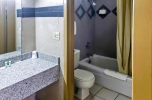 USA Inn的一间浴室