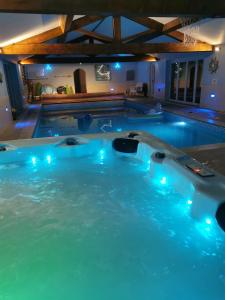 BagiltCouples Country Escape includes Private Indoor Pool and Hot tub in North Wales的相册照片