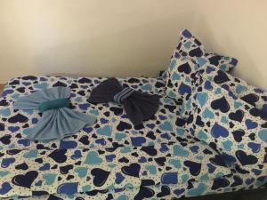 科尔布Casa Laura的床上有2个枕头