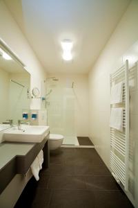 泽姆布劳豪斯餐厅旅馆的一间浴室