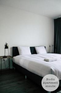 伦勃朗广场酒店客房内的一张或多张床位