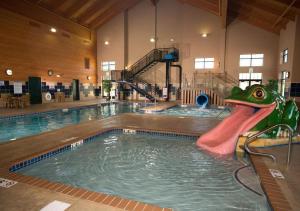 Timberlake Lodge内部或周边的泳池