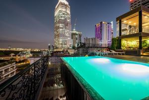 Icon Saigon - LifeStyle Design Hotel内部或周边的泳池