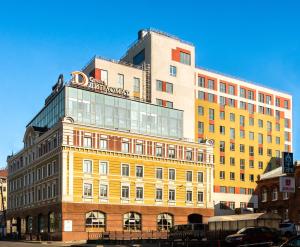 下诺夫哥罗德外交官商务酒店的上面有标志的建筑