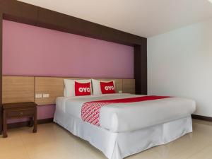 OYO 1127 Baan Siam Hotel客房内的一张或多张床位