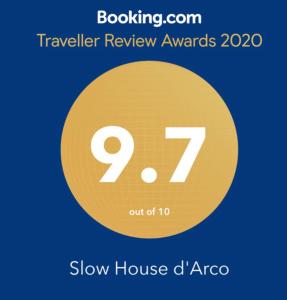 圣布拉什迪阿尔波特尔Slow House d'Arco的黄色圆圈,数字为七十七个