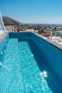 安坡里奥圣托里尼Lux house with outdoor jacuzzi and sea view in Santorini的相册照片