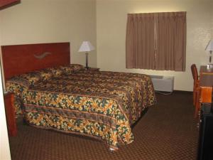 皮卡尤恩文化遗址汽车旅馆的酒店客房设有床和窗户。