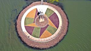 波萨达斯波萨达斯酒店的水中圆圈的上空视图