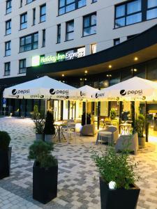 Holiday Inn Express Warsaw - Mokotow, an IHG Hotel餐厅或其他用餐的地方