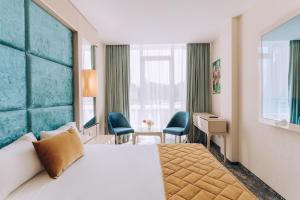 拜勒乌努麦派拉酒店的酒店客房设有床和窗户。