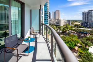 Hyatt Centric Las Olas Fort Lauderdale的阳台或露台