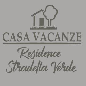 StaranzanoResidence Stradella Verde的贴有csa保险和房屋字的标签