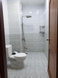 Hotel Đăng Khôi Núi Sam的一间浴室