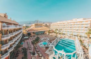 美洲海滩克里奥帕特拉皇宫酒店的享有酒店及游泳池和建筑的顶部景色