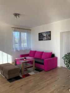 Apartmány Eva Frymburk的休息区