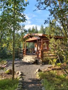 Bakkakot 1 - Cozy Cabins in the Woods外面的花园
