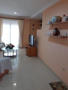 Apartamento en calle Real的休息区