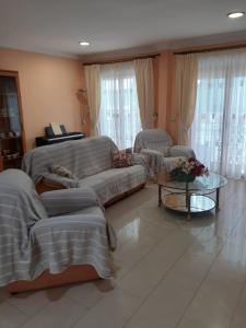 Apartamento en calle Real的休息区