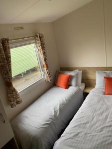 Caravan Porthcawl客房内的一张或多张床位