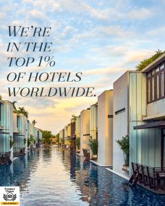 华欣华欣阿尔弗里斯科露天海景度假酒店的全世界顶级酒店中的一个标志