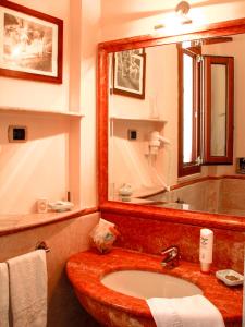 伊尔法洛德拉贵加托玛西诺酒店的一间浴室