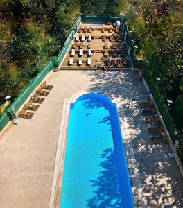 伊斯坦布尔伊斯坦布尔亚洲西瓦希尔科酒店的享有水上公园游泳池的顶部景致