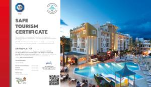 马尔马里斯西提亚大酒店的一本带游泳池的度假村手册