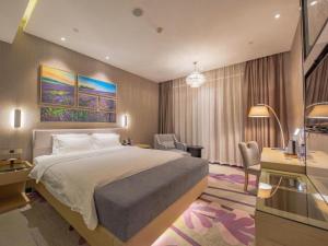 Lavande Hotel Ningbo Railway Station Branch客房内的一张或多张床位