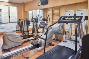 阿拉贡斯肯瑞诺酒店的健身中心和/或健身设施