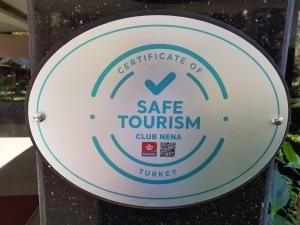 克孜拉阿奇尼纳 - 全包俱乐部度假村的安全旅游俱乐部的标志