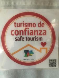 坎德拉里奥普埃尔塔波萨达大旅馆的金边的封建安全旅游标志