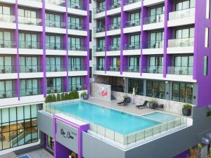 Fortune Saeng Chan Beach Hotel Rayong - SHA Plus内部或周边的泳池