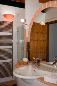 B&B Antico Borgo Marcemigo的一间浴室