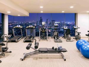 曼谷暹罗美居酒店的健身中心和/或健身设施