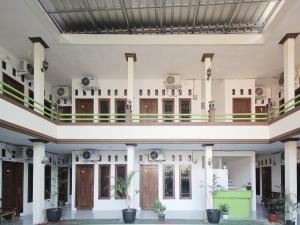 HajimanaWisma Mulia Syariah Bandar Lampung的大楼内部的景色